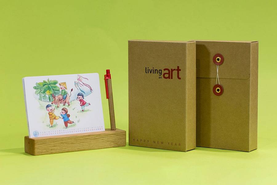 Hộp giấy kraft mềm, Bút kraft in khắc logo, Sổ tay giấy Kraft theo yêu cầu.