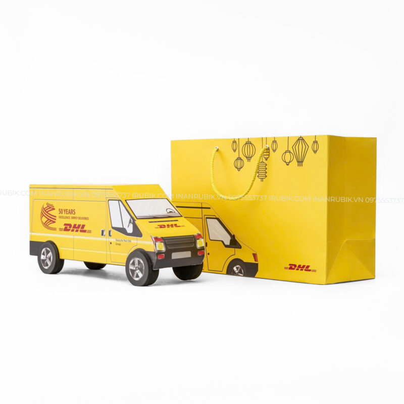 Hộp bánh hình ô tô DHL độc đáo