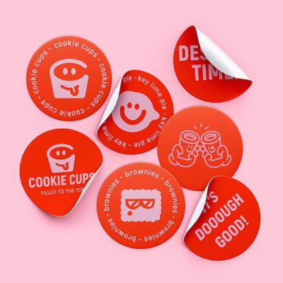 Mẫu thiết kế decal nhựa được ứng dụng trong nhiều lĩnh vực