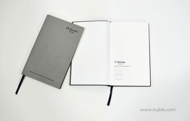 In Sổ bìa da có logo thương hiệu sang trọng