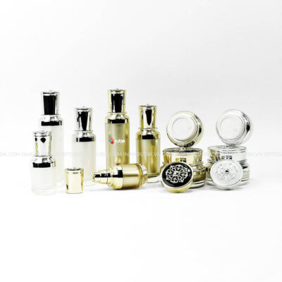 Set mỹ phẩm nắp hoa văn