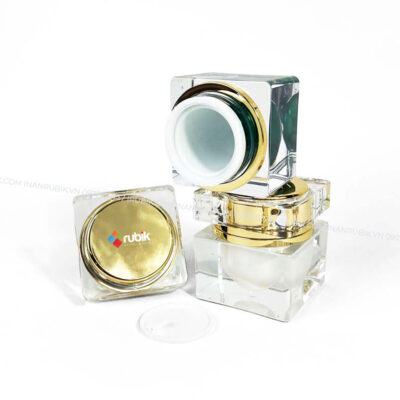 Chất liệu làm từ nhựa acrylic cao cấp