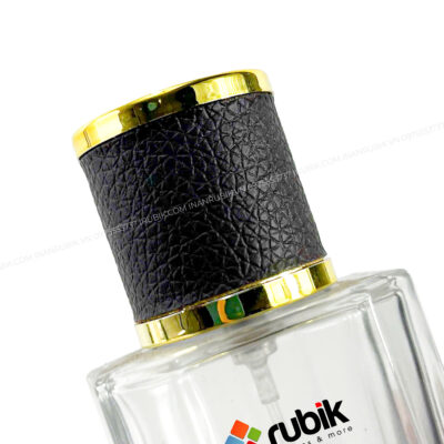 Nắp được bọc lớp da vân cá sang trọng